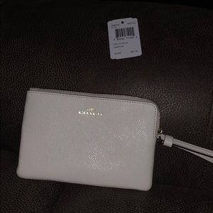 🎉🎉SOLD🎉🎉Coach crossgrain leather corner zip